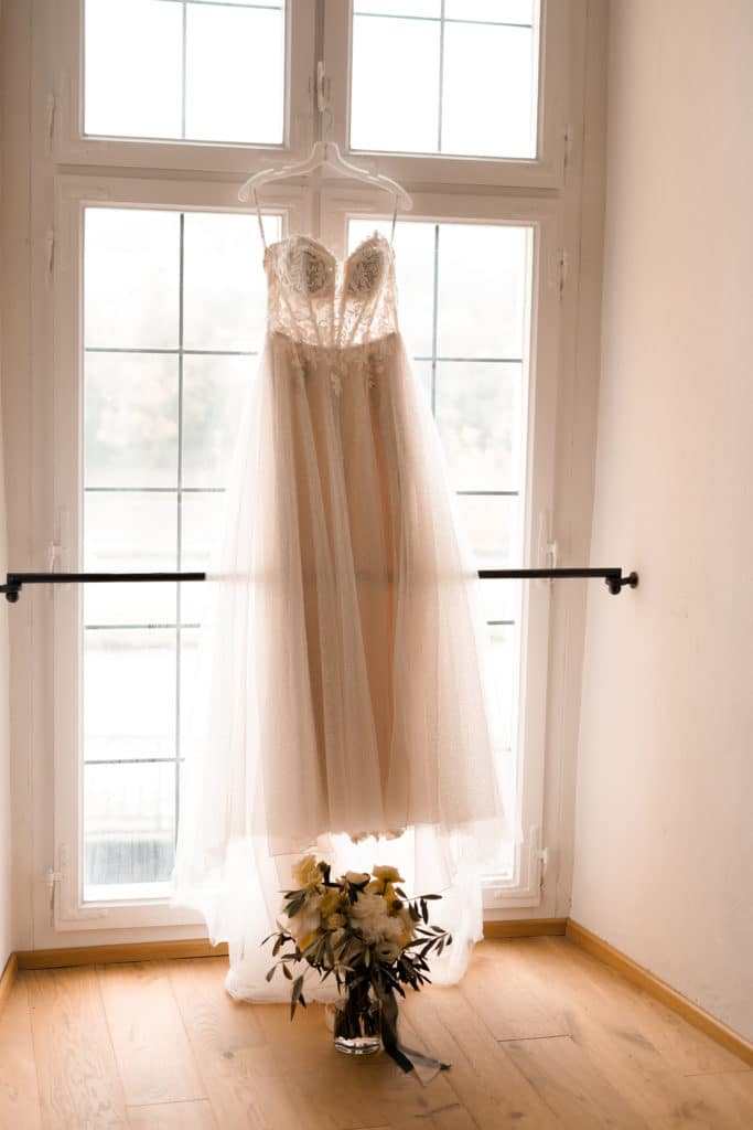 Brautstrauß, Brautkleid