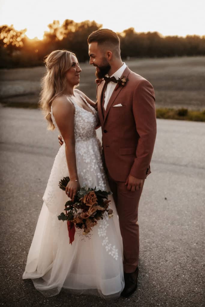 Brautpaar Brautkleid Anzug