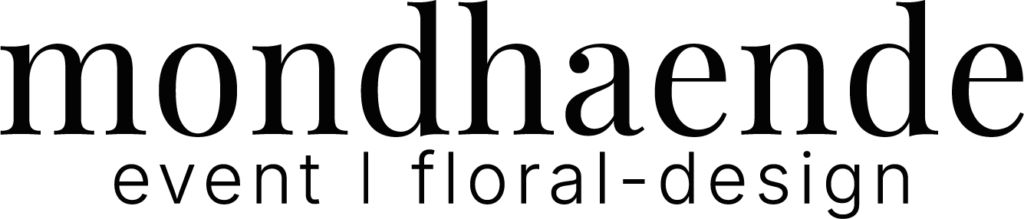 Schwarzer Text auf weißem Hintergrund: mondhaende in großer Schrift, darunter in kleinerer Schrift: event | floral-design | hochzeitsfloristik von Dominique Kubicek.